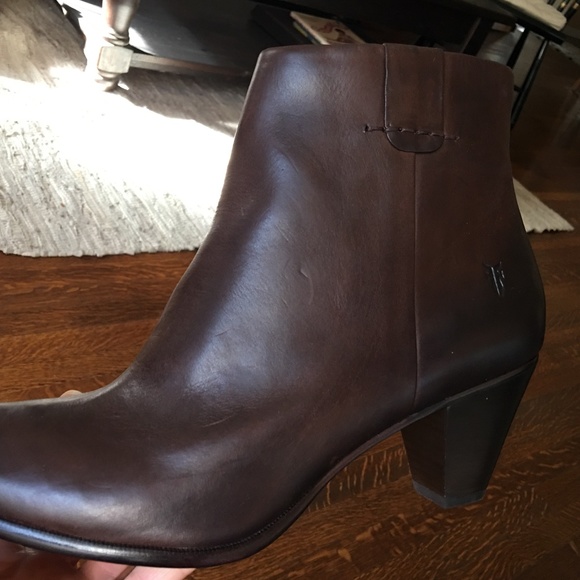 NEW Frye Women Ankle Bootie Brown Leather Size 8.5 - Picture 2 of 10